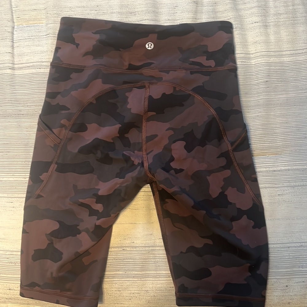EUC Lululemon 10” cammo Align biker shorts - Picture 2 of 4